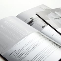 hollenbeck.plato | Broschüre zum Kunstwerk „5 Säulen – 5 Werte“ | Hydro Aluminium