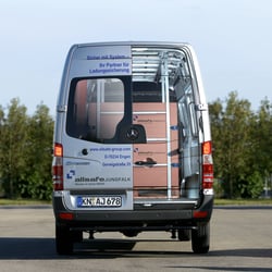 Fahrzeugbeklebung mit fotografiertem Innenraum