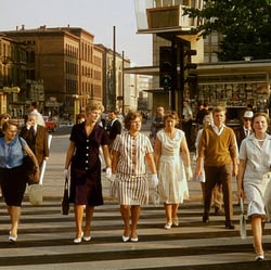 Passanten am Kurfürstendamm in Berlin, 1961