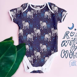 Baby Body mit meinem Print „Run With The Wolves“