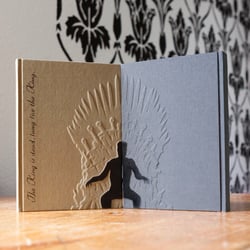 Notizbuch mit beidseitigem Relief