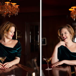 Sänger Portrait in der Hotelbar Bristol