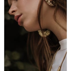 Fotografie: Jana Jukebal Model: Lara-Joy Gerstler MUA: Kristina Velko Styling: Charlotte Gottfried