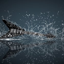 Gitarre im Wasser