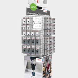 BOSCH Bodendisplay: Wie wird aus einem vorhandenen neutralen Produktpräsenter ein echter „Hingucker“?