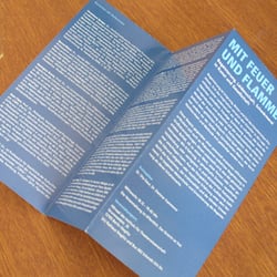 Mit Feuer und Flamme – Faltblatt/Poster