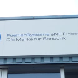 Leuchtkasten aus Aluminium, nur 6 cm tief, Ausleuchtung mit stromsparenden LED, durchgesteckte Buchstaben und Logoplatte.