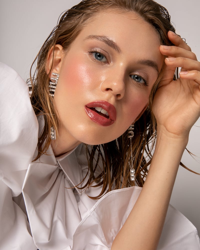 Foto: Marina Schneider-Moog (DIVINE Artist Agency), Make-up/ Hair: Isabella Kirchner, Model: Miriam Repa-Le (East West Models)