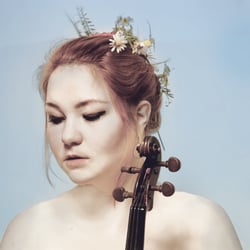 girl with violin