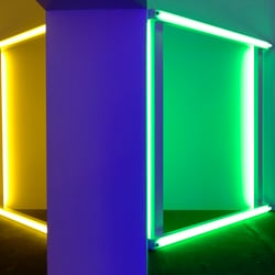 Lichtinstallation von Dan Flavin; Art Unlimited, Basel