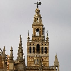 Glockenturm der Kathedrale von Sevilla