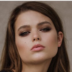 Fotografie: Jana Jukebal Model: Lara-Joy Gerstler MUA: Kristina Velko Styling: Charlotte Gottfried