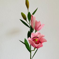 Rose Lilien Papierblume in vase Zweige