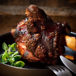Schweinshaxe aus dem Kamado