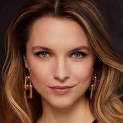 Professionelles Commercial-Modelportrait für Sedcards und Agenturbewerbungen mit natürlicher Mimik und modernem Look