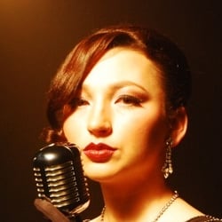 Aline als Sängerin 50er Jahre
