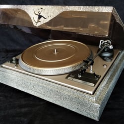 Turntable / Plattenspieler ‚The dancing Gost of the Sea‘ c