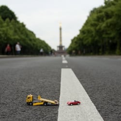 My summer of love – make love not war – strasse des 17. juni (detail)