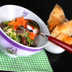 Gemüsesuppe mit herzigen Innereien