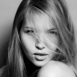Make Up: Anna Tsoulcha Fotograf: Patrizia Doubek