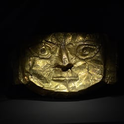 Totenmaske, Goldmaske Sican- oder Lambauequekultur, Peru