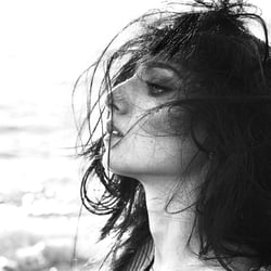 Strand. Die perfekte Frau – stark und sinnlich.