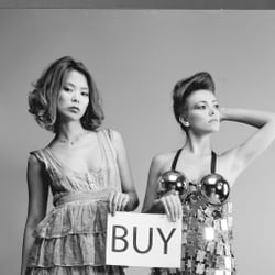 Make up & Hairstyling by Valerie Claire Bodeux; Photographer: Paul Gisbrecht