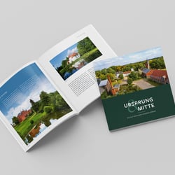 Gestaltung der Broschüre „Ursprung & Mitte – Die Gutsanlagen unserer Dörfer“