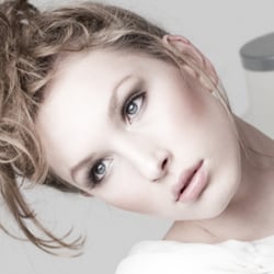 Fashion: Martta Jansson / Model: Sophie L. – IZIAO