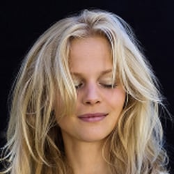 Actress Sinja Dieks * dancing with the wasp