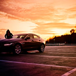 Jaguar XF 2.0 in der Abenddämmerung