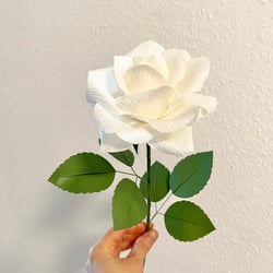 Papierblumen Rose aus Krepppaier