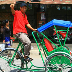 rickshaw driver in phnom penh