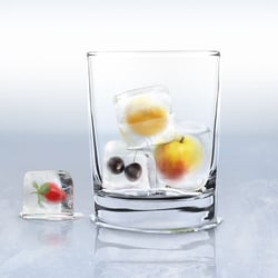 Eiswuerfel im Glas