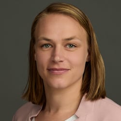 Business Porträt Frau rosa Blazer