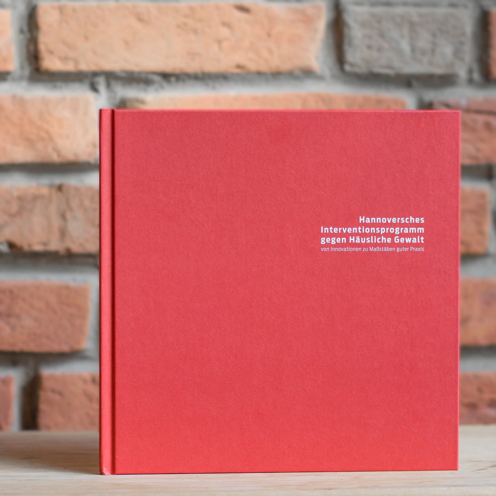Titel des Jubiläumsbuchs in der Hausfarbe