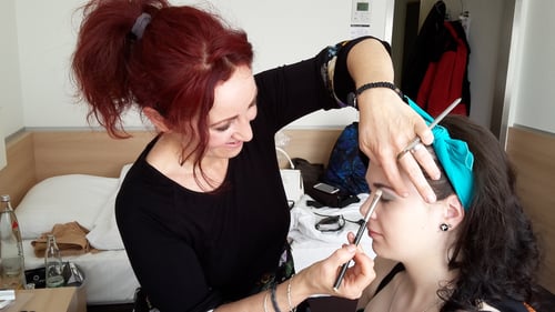 Maskenbildnerin, Visagistin, Hairstylistin & Maquilleuse in Frankfurt