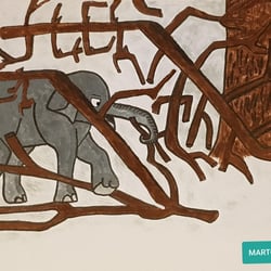 Ein junger Elefant kämpft sich durch den sperrigen Weg. Wird er es schaffen?