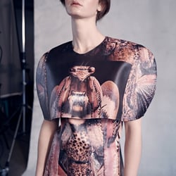 hotography and Reouch: Tavinho Costa Make-up Artistin: Marleen Riemen Styling und Produktion: Carina Musitowski