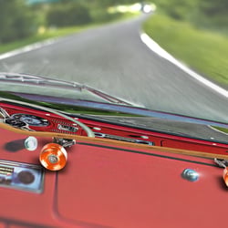 VW Käfer mit Käfer-Skateboard