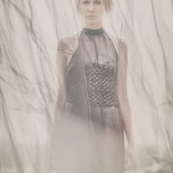 „Silk dress Shoot“ Photo: Claudia Ghard, Model: Anne Ludwig, Dress: Nora Train, M&H: me