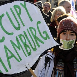 OCCUPY HAMBURG DEMONSTRATION AUF DEM HAMBURGER RATHAUS IN HAMBURG AM 15.10.20011