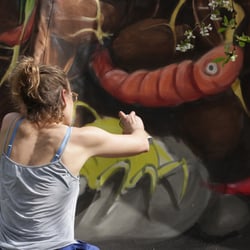 Grafitti Zelt „Wurmloch“ Weltacker Berlin 2024