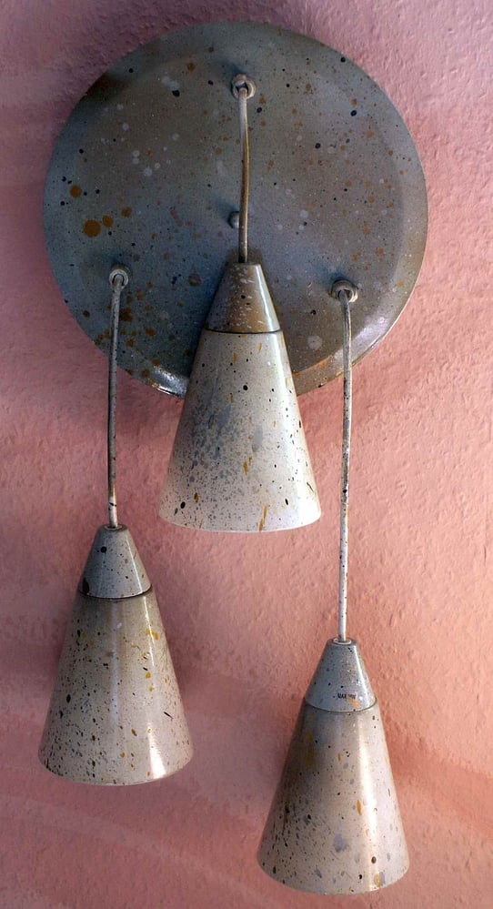 Lampe als Wandlampe montiert Bild I
