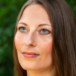 Headshot// Lena