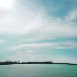 Mit Langzeitbelichtung fotografiert und digital nachbearbeitet.