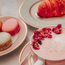 Diamanten und Desserts: Cindy Gurungs Luxus-Tour durch die teuersten Patisserien