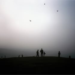 Menschen im Nebel