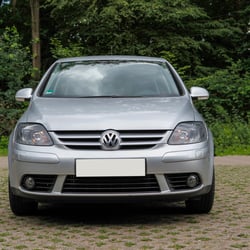 MG 8106−2