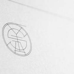 Bildlogo für Isayo Friseure, basierend auf den Buchstaben des Namens